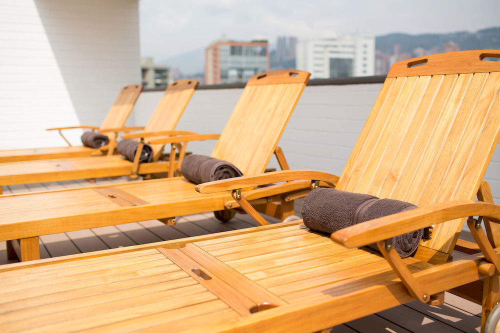 Sites Hotel Medellin Exterior photo Sunbathing chairs