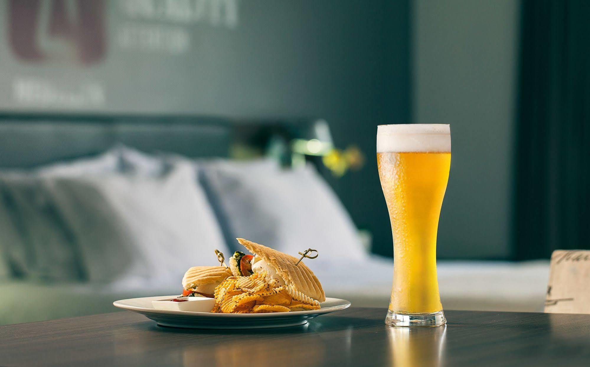 Sites Hotel Medellin Exterior photo A beer in a Weisse glass