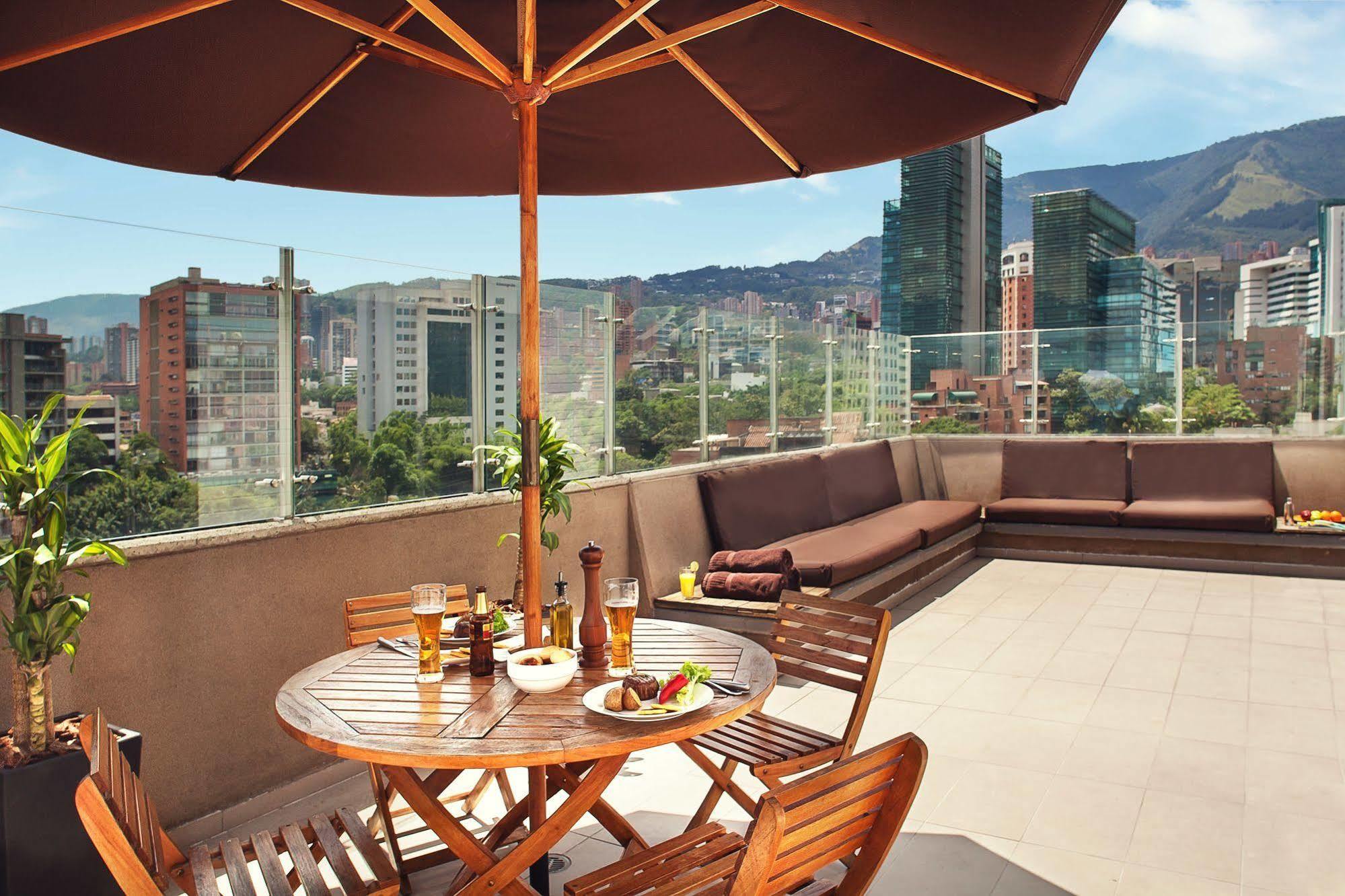 Sites Hotel Medellin Exterior photo A patio